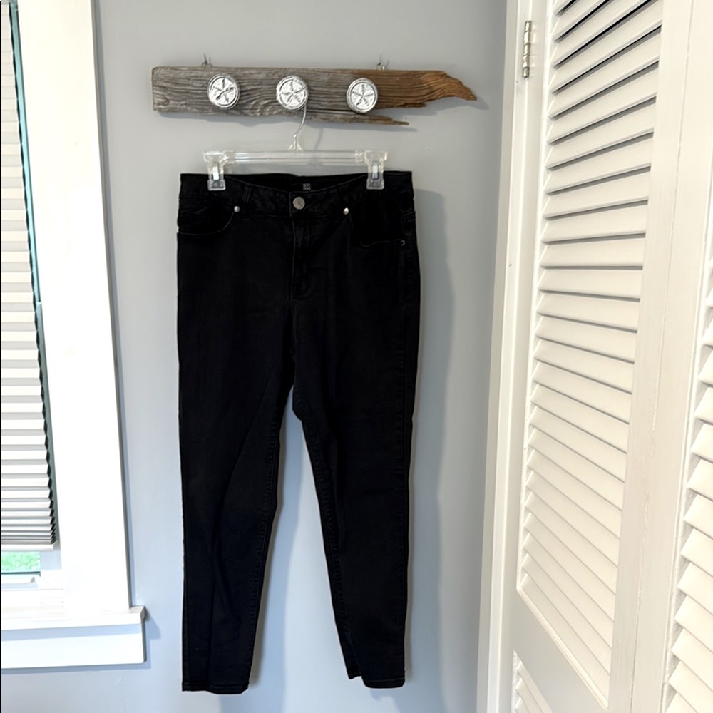 1822 Denim Women’s Size 14 Black Skinny Jeans
